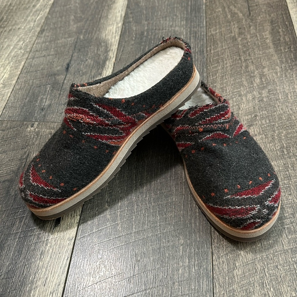 Merrell Clogs Size 8